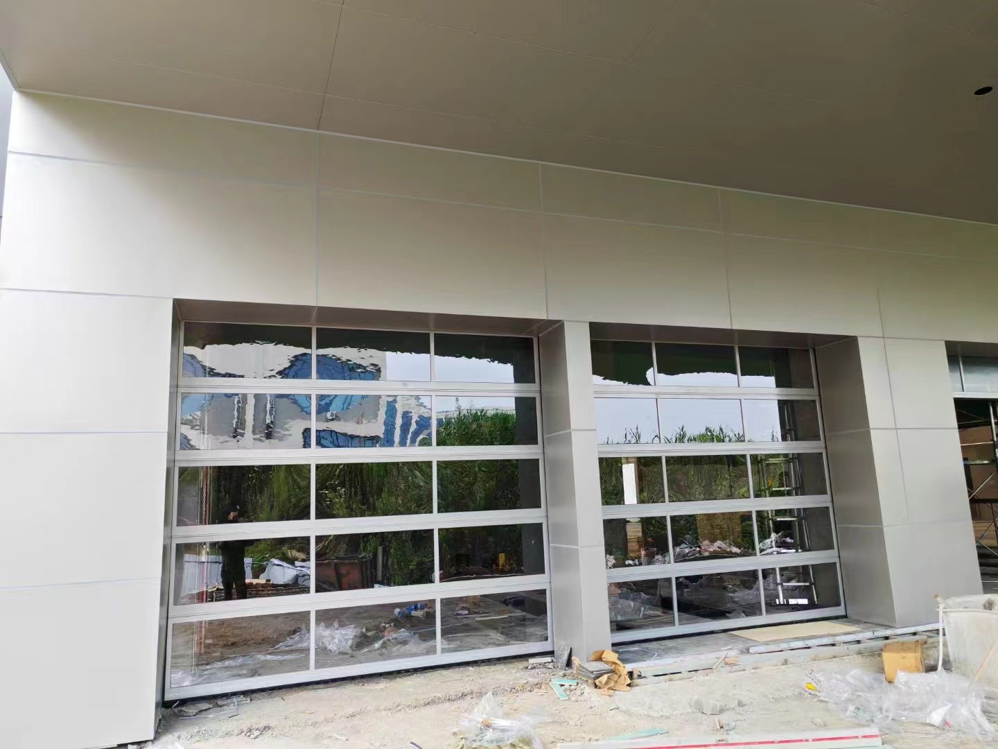 4S店汽车换电站透明升降提升门